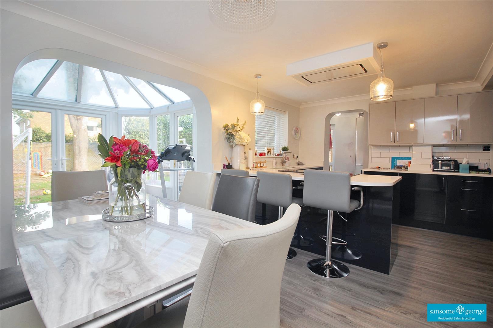 4 bed property in Addiscombe Chase, Tilehurst